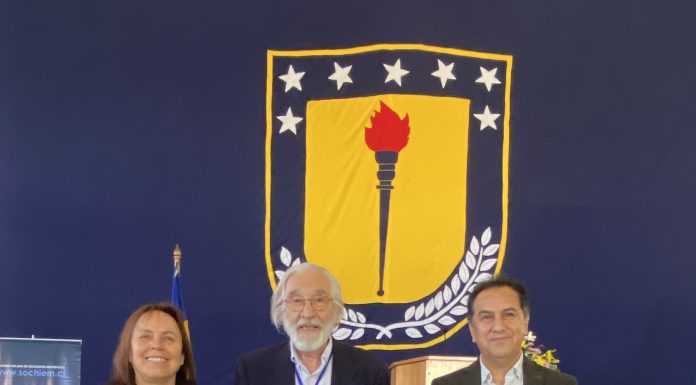 Expresidente de CIAEM, Fidel Oteiza Morra recibe en Chile, el Primer Premio Nacional de Educación Matemática 2024 Premio Nacional de Educacion Matematica 2024 Chile